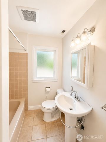 10424 NE 17th Street, Bellevue, WA 98004