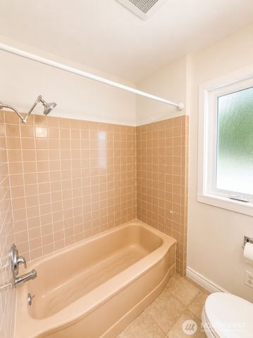 10424 NE 17th Street, Bellevue, WA 98004
