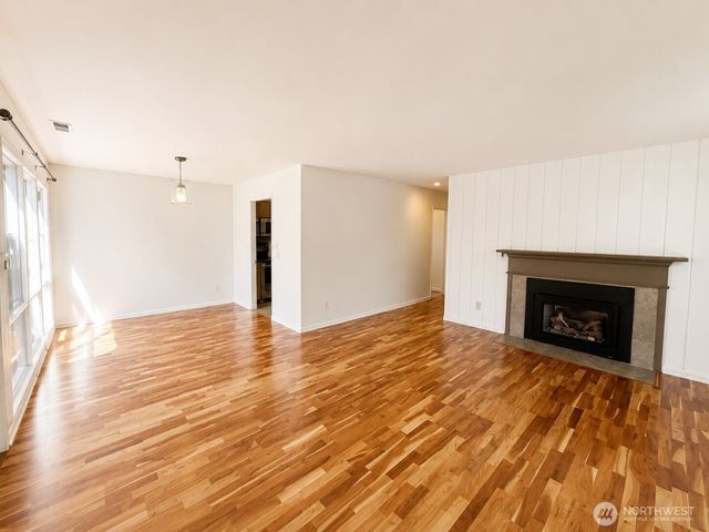 10424 NE 17th Street, Bellevue, WA 98004