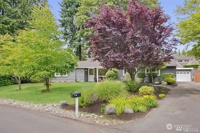 10424 NE 17th Street, Bellevue, WA 98004