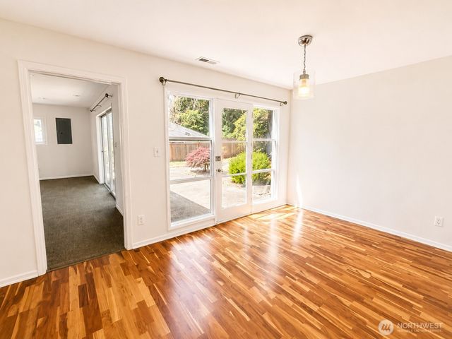 10424 NE 17th Street, Bellevue, WA 98004