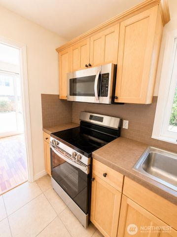 10424 NE 17th Street, Bellevue, WA 98004