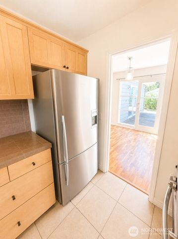 10424 NE 17th Street, Bellevue, WA 98004