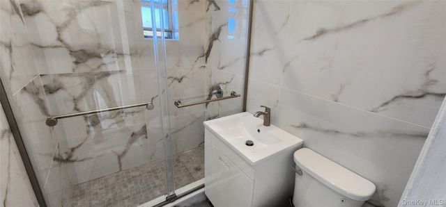 222-89 Braddock Ave 5A, Bellerose, NY 11428