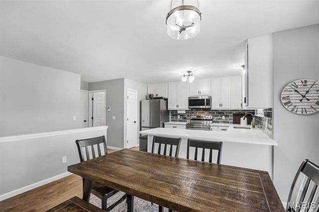 35 Bay Hill Drive, St Peters, MO 63366