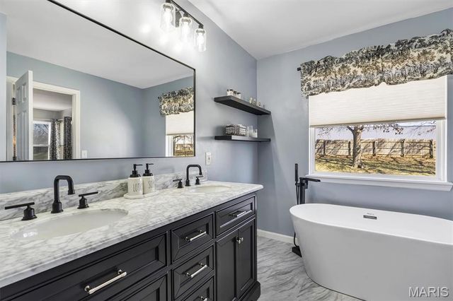 35 Bay Hill Drive, St Peters, MO 63366