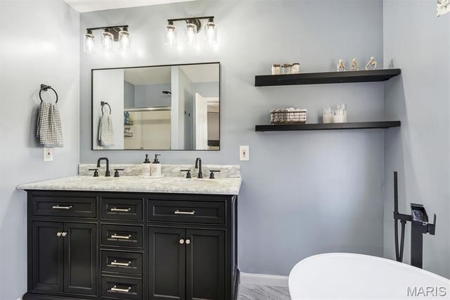 35 Bay Hill Drive, St Peters, MO 63366