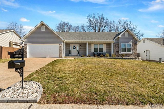 35 Bay Hill Drive, St Peters, MO 63366