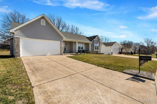 35 Bay Hill Drive, St Peters, MO 63366