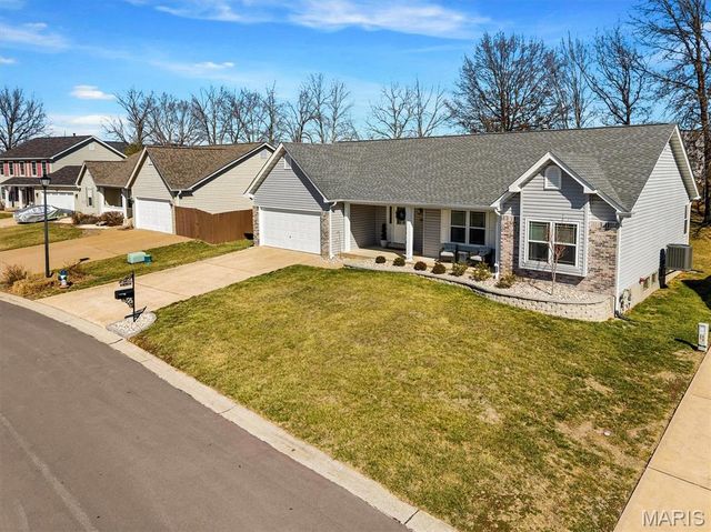 35 Bay Hill Drive, St Peters, MO 63366