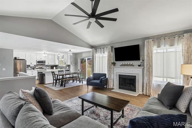 35 Bay Hill Drive, St Peters, MO 63366