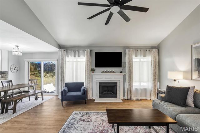 35 Bay Hill Drive, St Peters, MO 63366