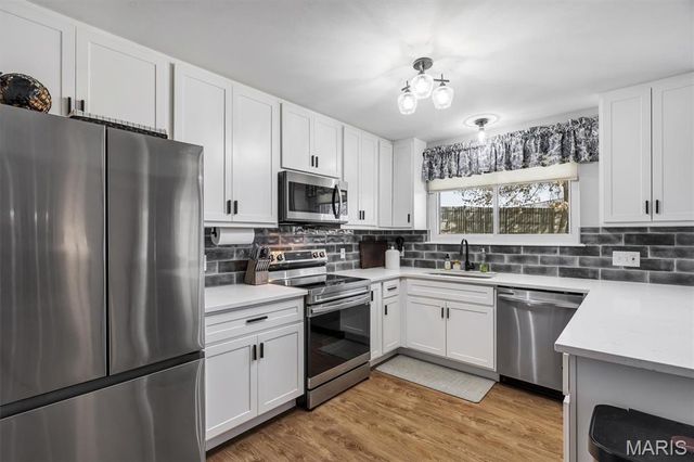 35 Bay Hill Drive, St Peters, MO 63366