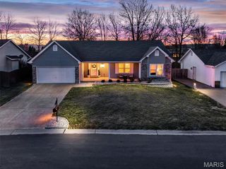 35 Bay Hill Drive, St Peters, MO 63366