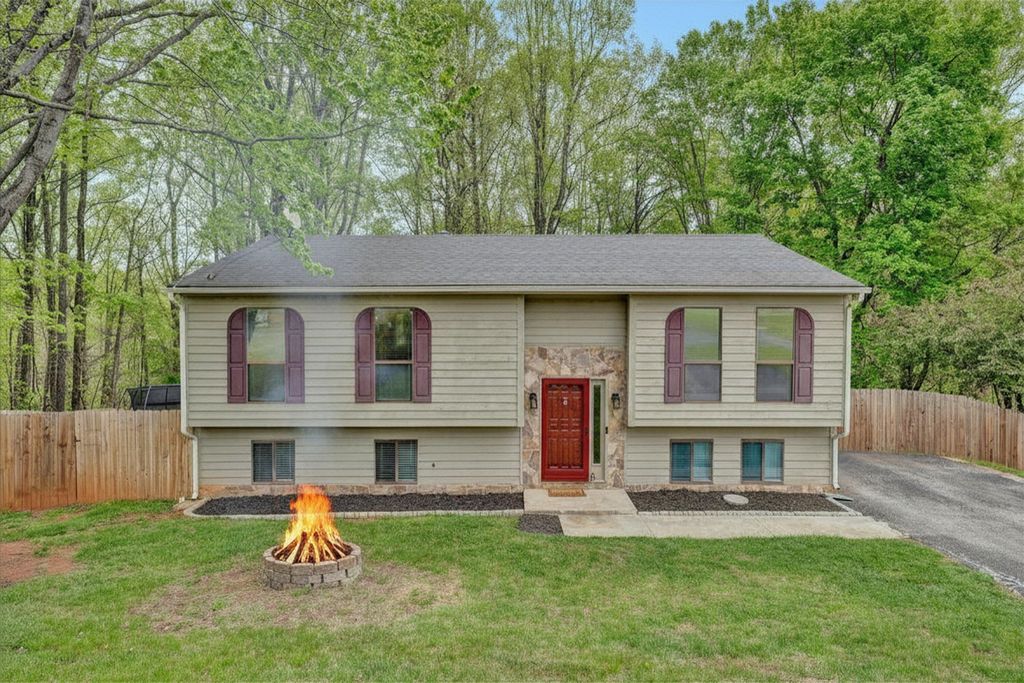 2176 Horn CIR, Vinton, VA 24179