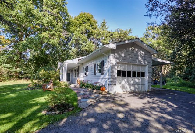 9 Red Oaks Mill Road, Poughkeepsie, NY 12603