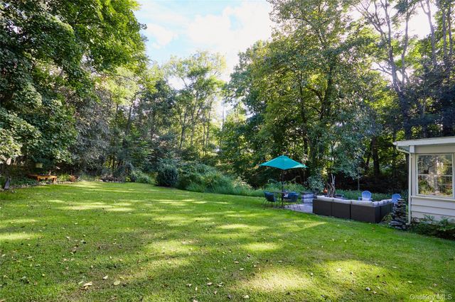 9 Red Oaks Mill Road, Poughkeepsie, NY 12603