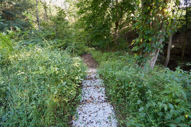 9 Red Oaks Mill Road, Poughkeepsie, NY 12603
