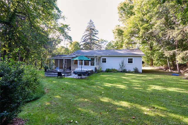 9 Red Oaks Mill Road, Poughkeepsie, NY 12603