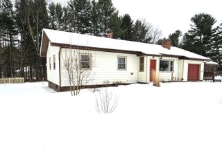 92 Pine Street, Newport City, VT 05855