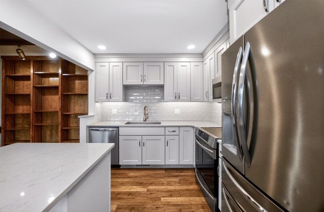 4661 Lockner Drive 13, Urbandale, IA 50322