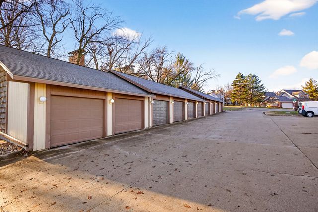 4661 Lockner Drive 13, Urbandale, IA 50322