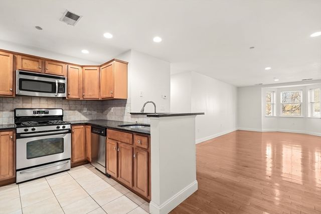 120 Wyllis Ave 103, Everett, MA 02149