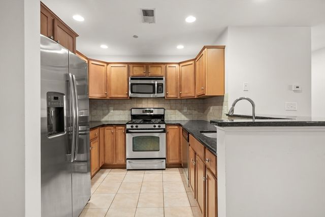 120 Wyllis Ave 103, Everett, MA 02149