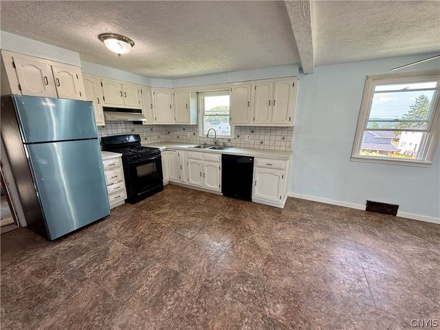 111 Deborah Drive, Salina, NY 13088