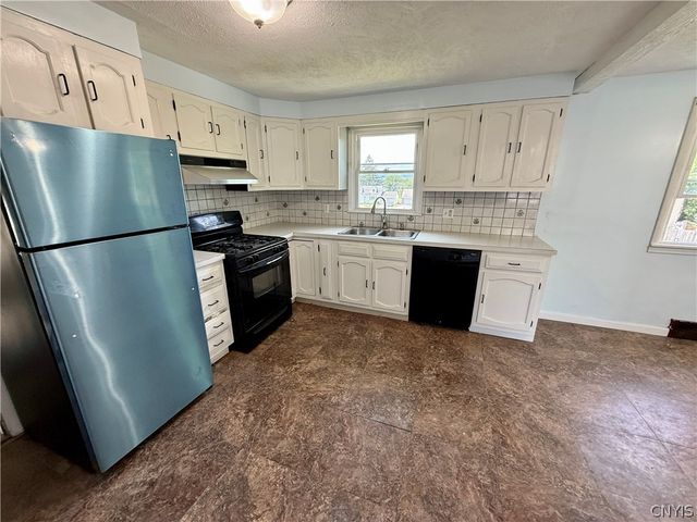 111 Deborah Drive, Salina, NY 13088