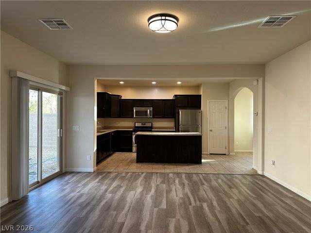 10 Tribute Peak Way, Las Vegas, NV 89148