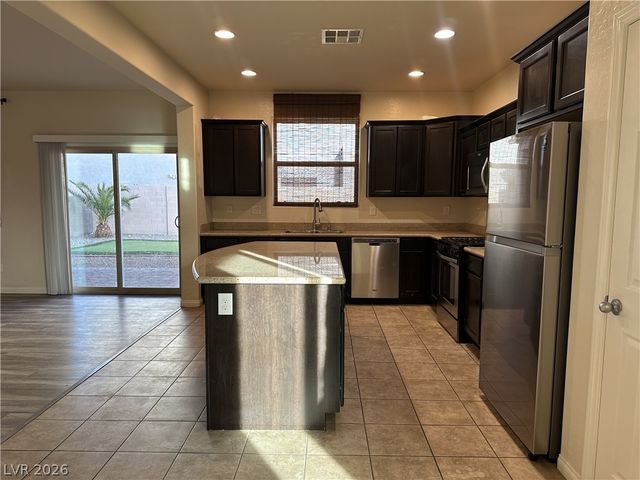 10 Tribute Peak Way, Las Vegas, NV 89148