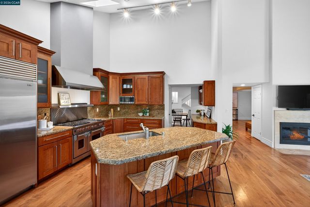 951 Redwood Dr, Danville, CA 94506