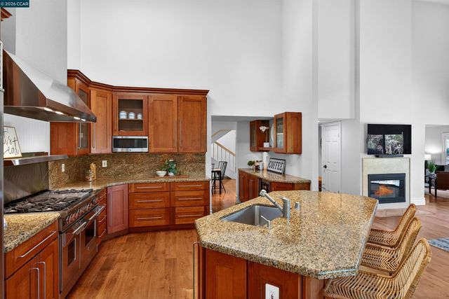 951 Redwood Dr, Danville, CA 94506