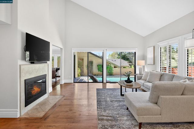 951 Redwood Dr, Danville, CA 94506