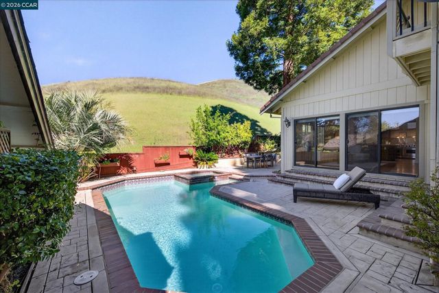 951 Redwood Dr, Danville, CA 94506