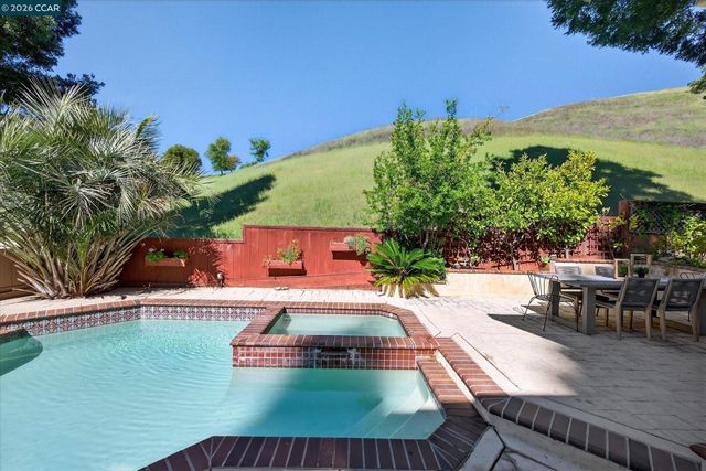 951 Redwood Dr, Danville, CA 94506