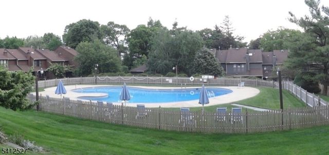 37 Giggleswick Way, Edison Twp., NJ 08820