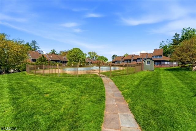 37 Giggleswick Way, Edison Twp., NJ 08820