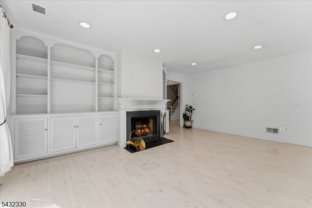 37 Giggleswick Way, Edison Twp., NJ 08820