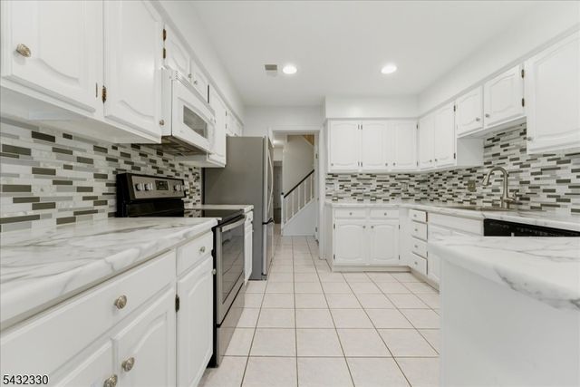 37 Giggleswick Way, Edison Twp., NJ 08820