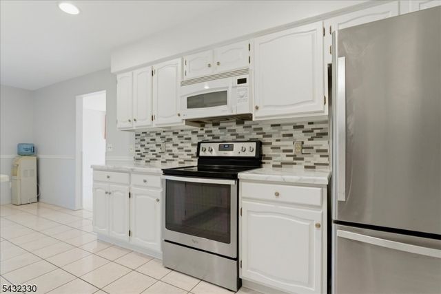 37 Giggleswick Way, Edison Twp., NJ 08820