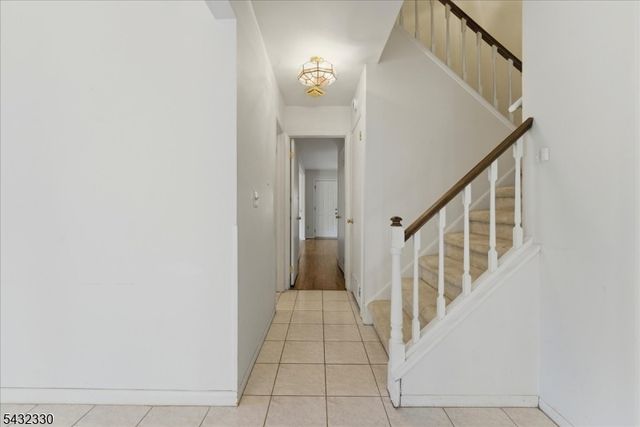 37 Giggleswick Way, Edison Twp., NJ 08820