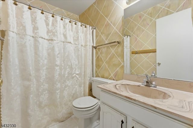 37 Giggleswick Way, Edison Twp., NJ 08820
