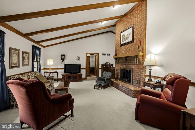 712 VINEMONT RD, Reinholds, PA 17569