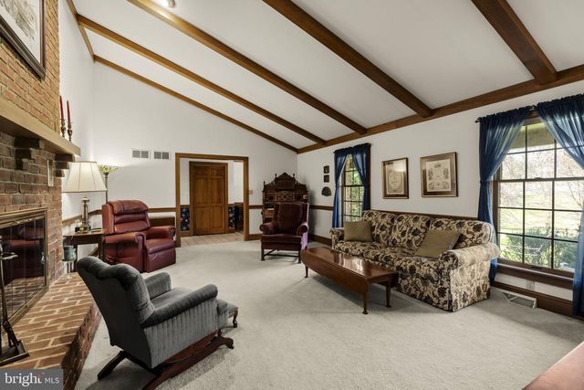 712 VINEMONT RD, Reinholds, PA 17569