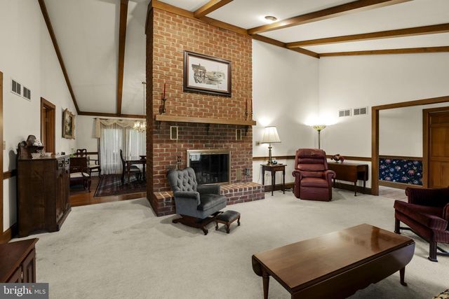 712 VINEMONT RD, Reinholds, PA 17569