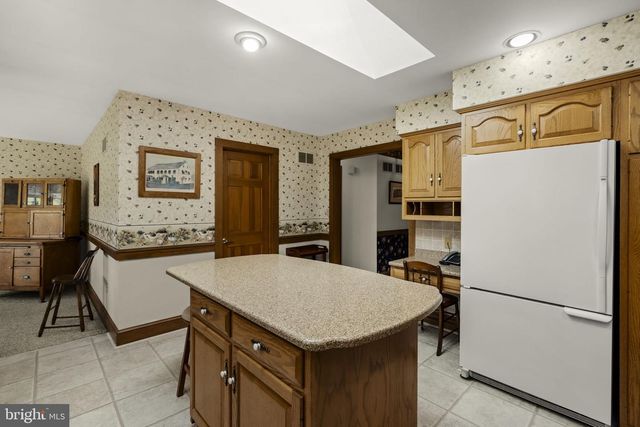 712 VINEMONT RD, Reinholds, PA 17569