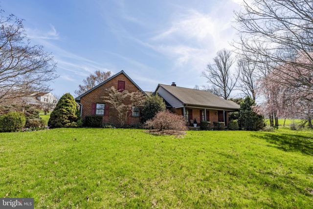 712 VINEMONT RD, Reinholds, PA 17569