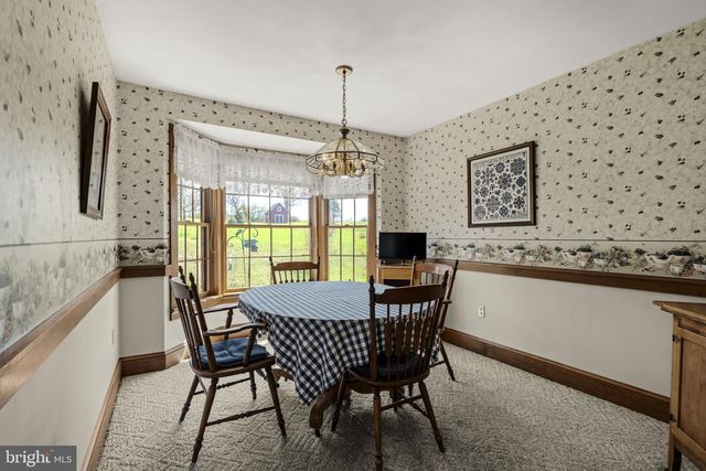 712 VINEMONT RD, Reinholds, PA 17569
